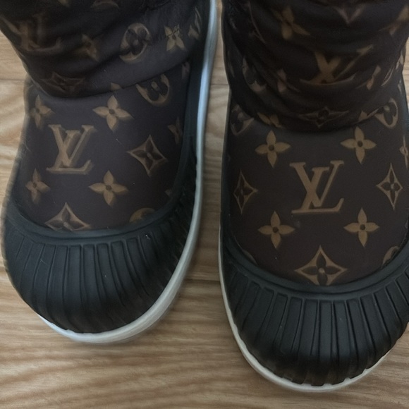 Brand new authentic Louis Vuitton monogram snow boots-RARE - Picture 8 of 8
